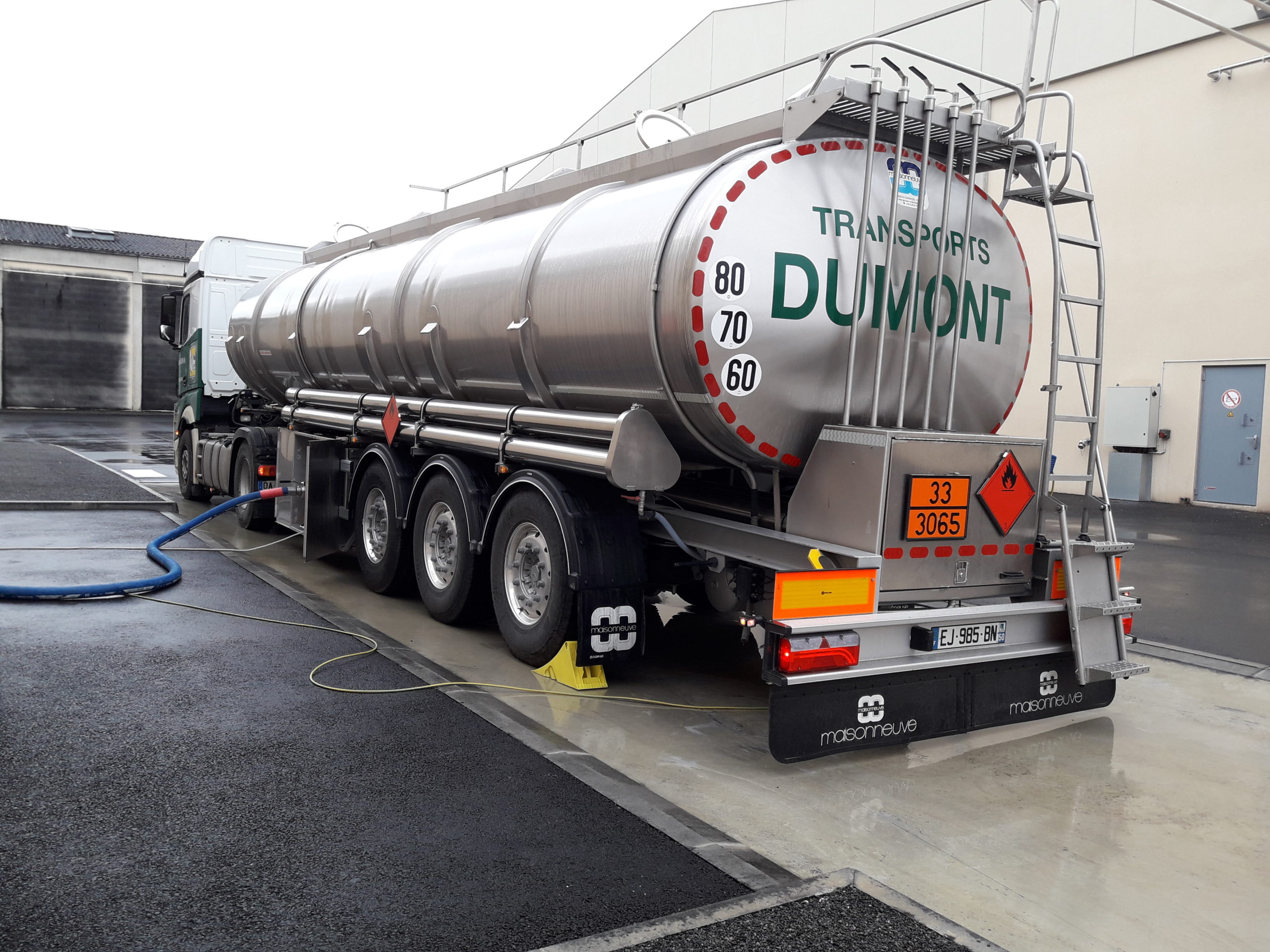 Transport de liquides alimentaires par les transports Dumont à Jarnac